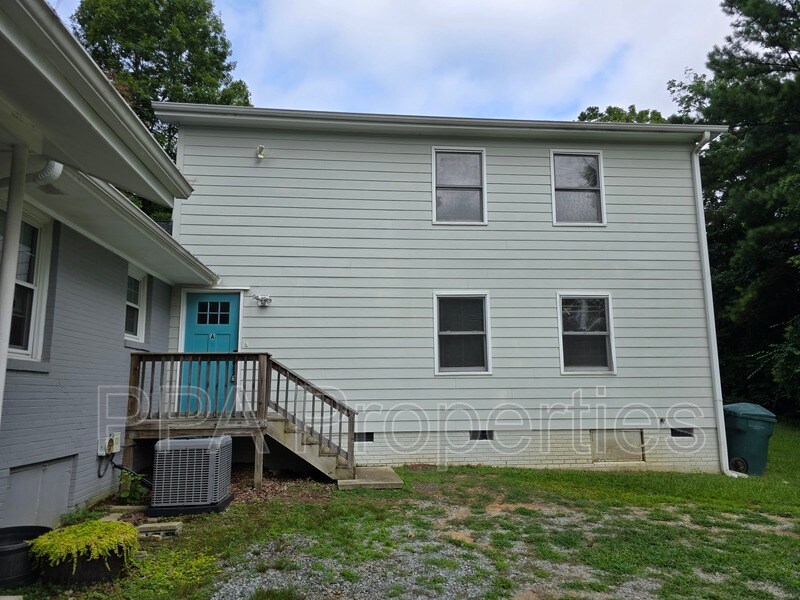Foto principal - 2404 Francis St