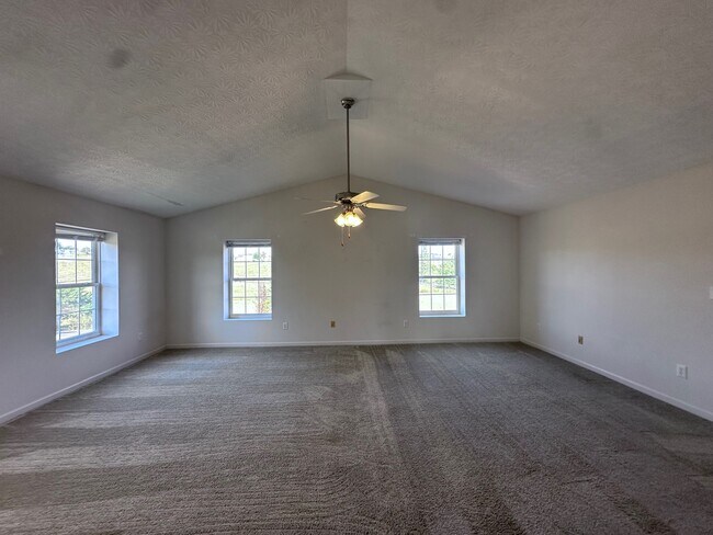 Foto del edificio - 4 Rose Garden Ln