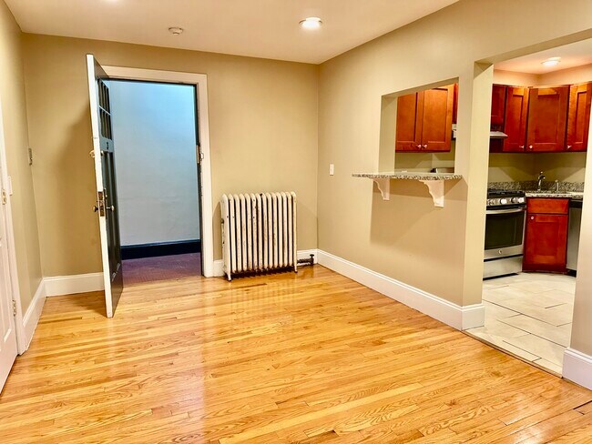 Building Photo - 72 Egmont St