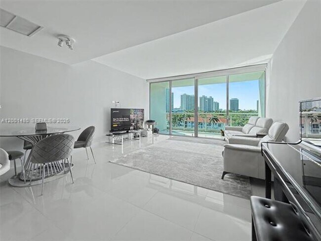 Foto del edificio - 2950 NE 188th St