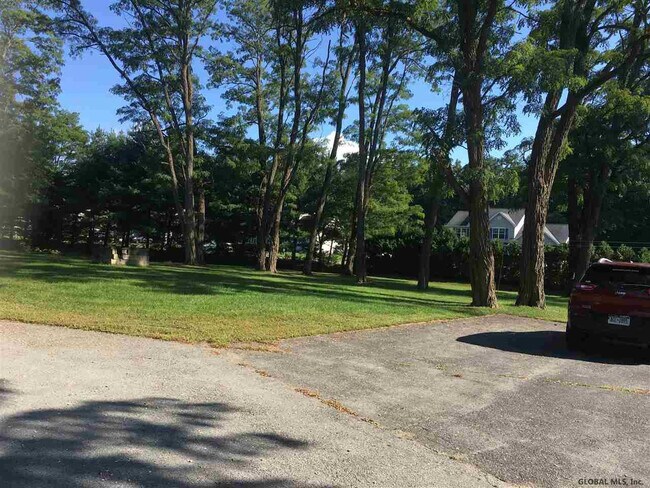Foto del edificio - 252 Greenfield Ave