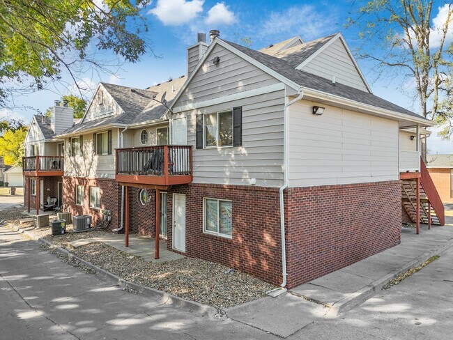 Foto del edificio - Clover Acres- 3615 61st St.