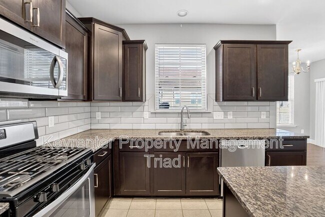 Foto del edificio - 504 Eagles Wy