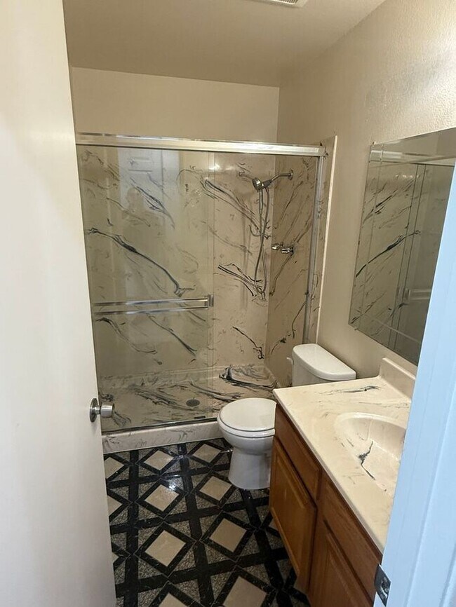 Building Photo - 3 bedroom 2 bath home in San Leandro Washi...