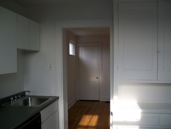 Foto del edificio - Available May 1, 2026. FLEXIBLE LEASE TERM!  Lease can end April 28, 2027, May 29, 2027 or June 2...