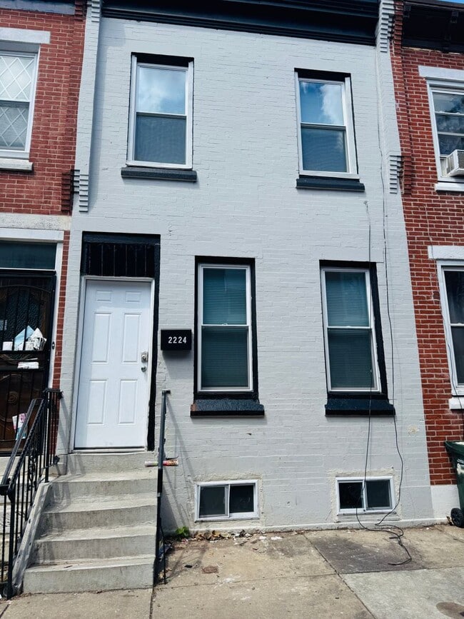 Building Photo - Remodeled 3bd/1 House with Rear yard!! SEC...