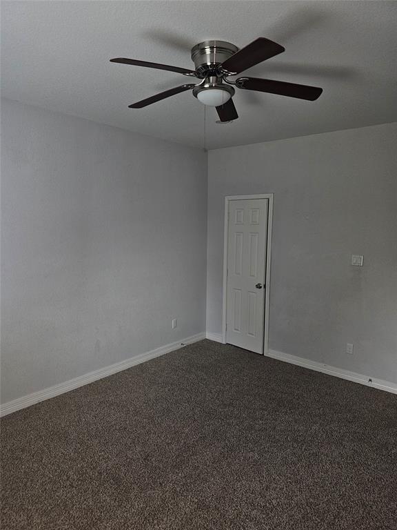 Building Photo - 8205 Oak Knoll Ln