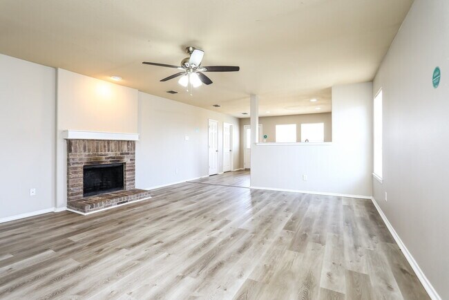 Foto del edificio - 529 Indian Paintbrush