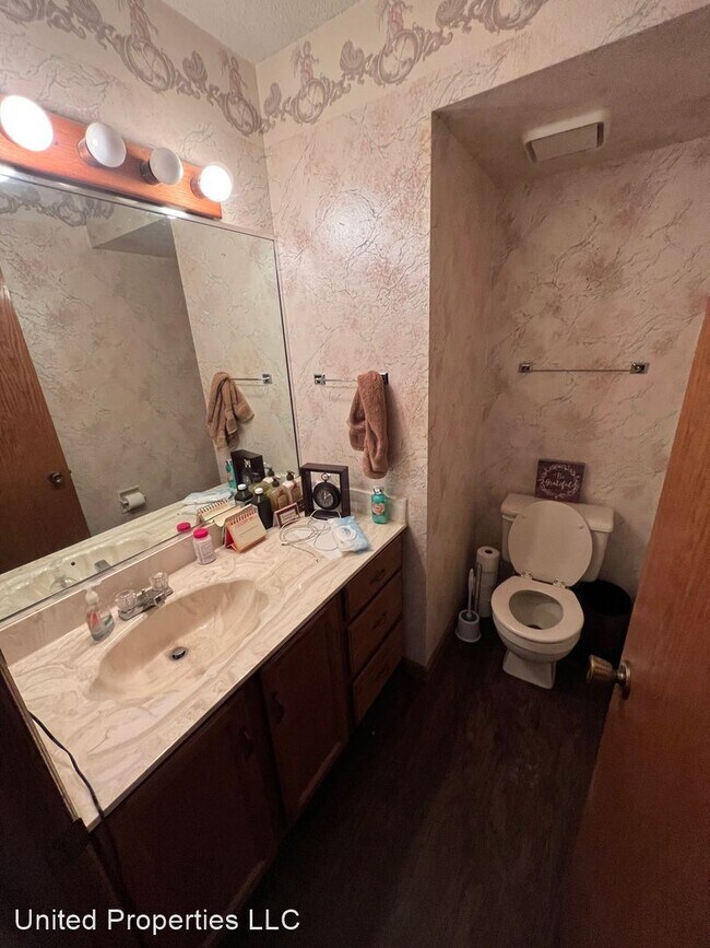 Building Photo - 4 br, 2.5 bath House - 222 Rockvalley Ln NW