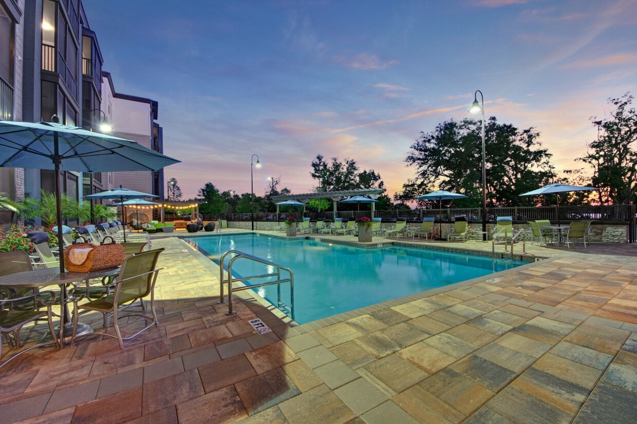 Courtney At Lake Shadow Apartments in Orlando, FL