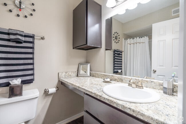 Primary Bathroom, 2BR, 2BA - 880SF - Dover Pointe