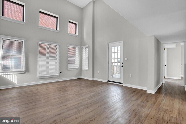 Building Photo - 14 N Stricker St