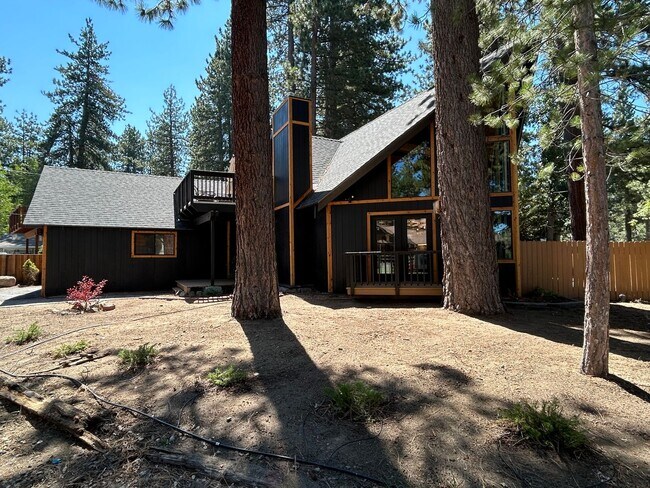 Foto del edificio - Beautifully Remodeled Chalet in Great Loca...