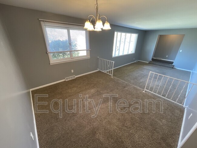 Building Photo - 800 Accent Park Dr