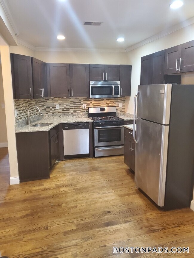 Building Photo - 2975 Washington St