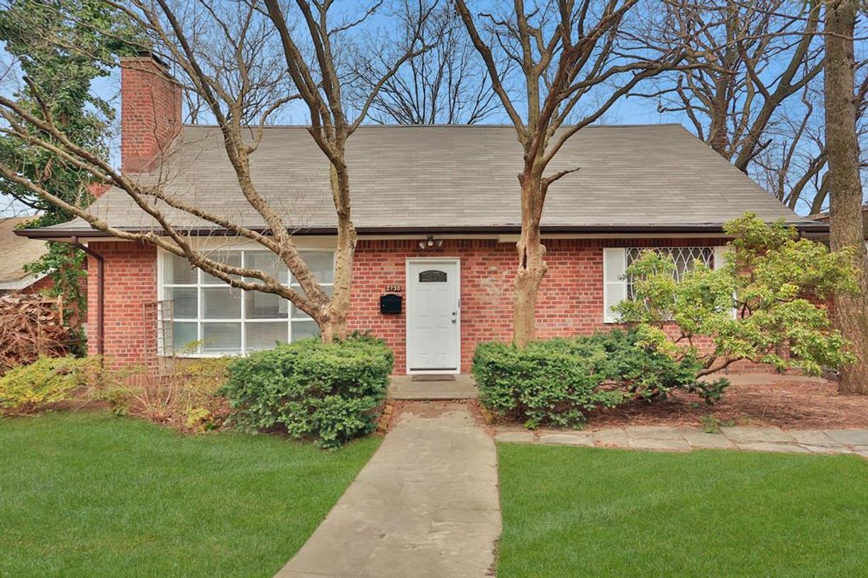 Primary Photo - 2730 Edgehill Ave