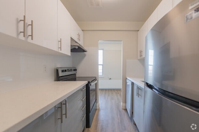 2BR, 1BA - 960SF - Kitchen - 121 Minerva Ave