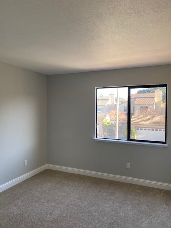 Building Photo - Desirable Area in the Hayward Hills - Comi...