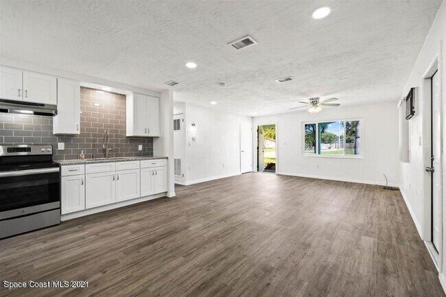 Foto del edificio - 2331 Warwick Rd