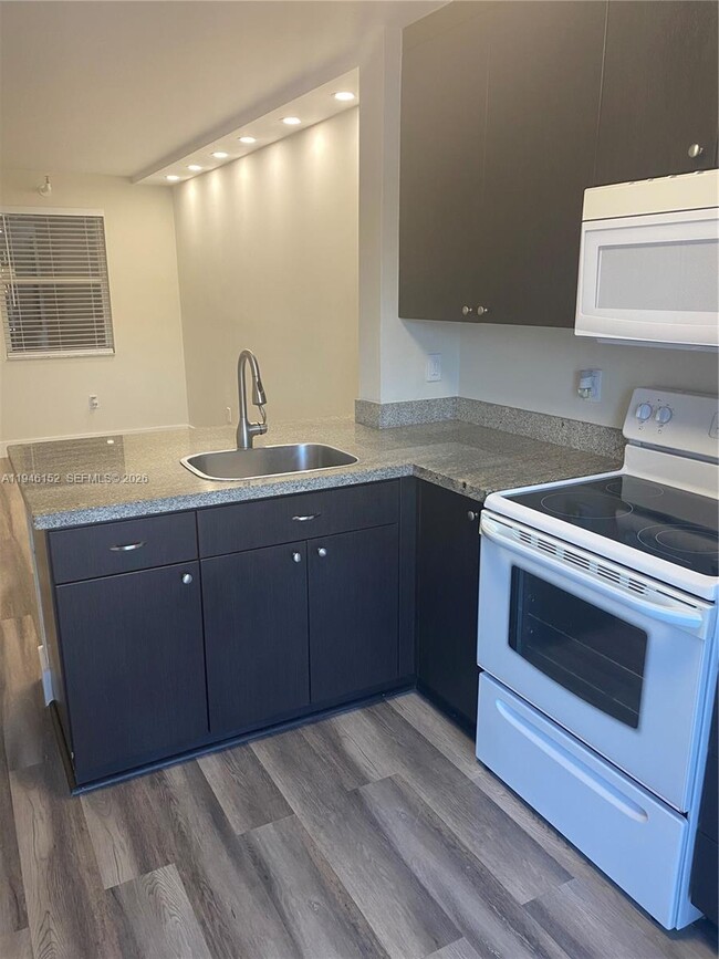 Foto del edificio - 2575 SW 27th Ave