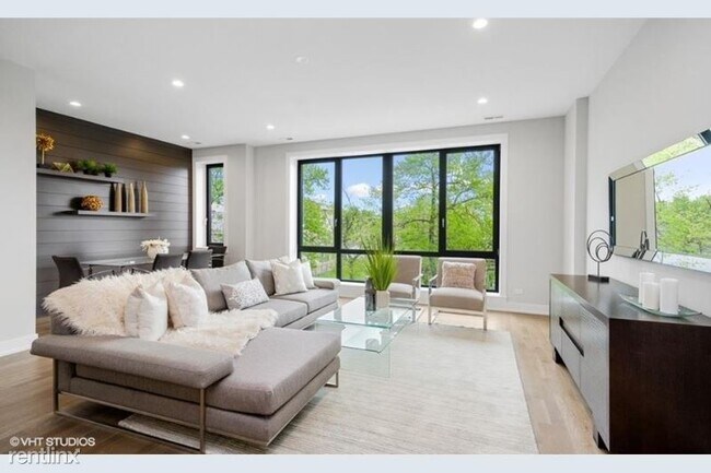Building Photo - 3 br, 2 bath Condo - 6242 S Greenwood Ave
