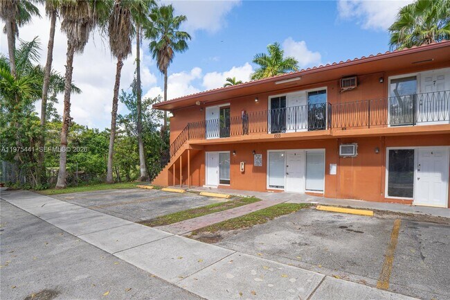 Foto del edificio - 1333 NW 15th St