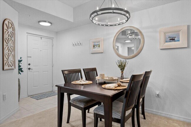 Building Photo - 3020 Alcazar Pl