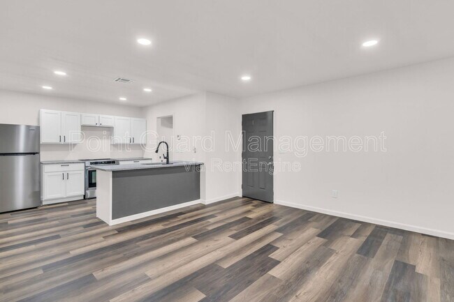 Building Photo - 955 Leroy St