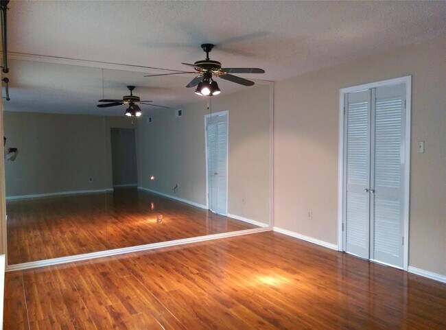 Foto del edificio - 10650 Steppington Dr