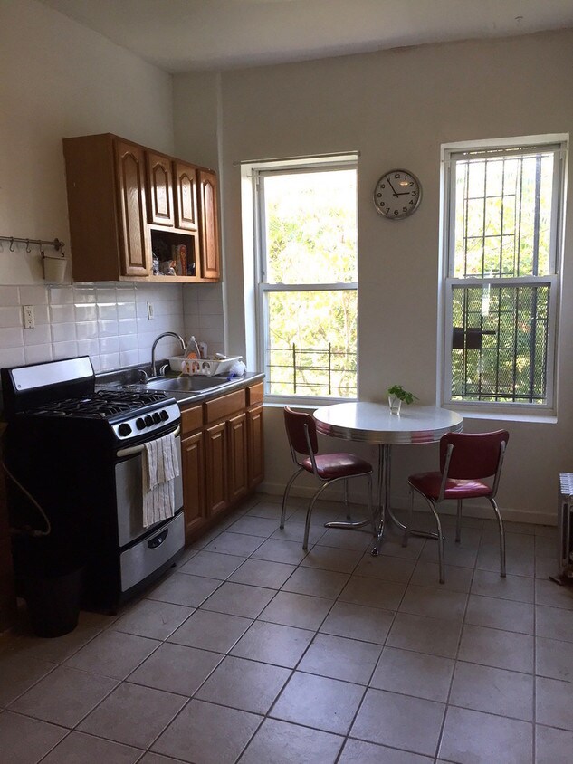 Primary Photo - 145 Bleecker St