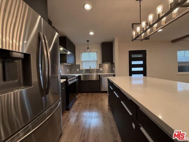 Foto del edificio - 5757 Vesper Ave