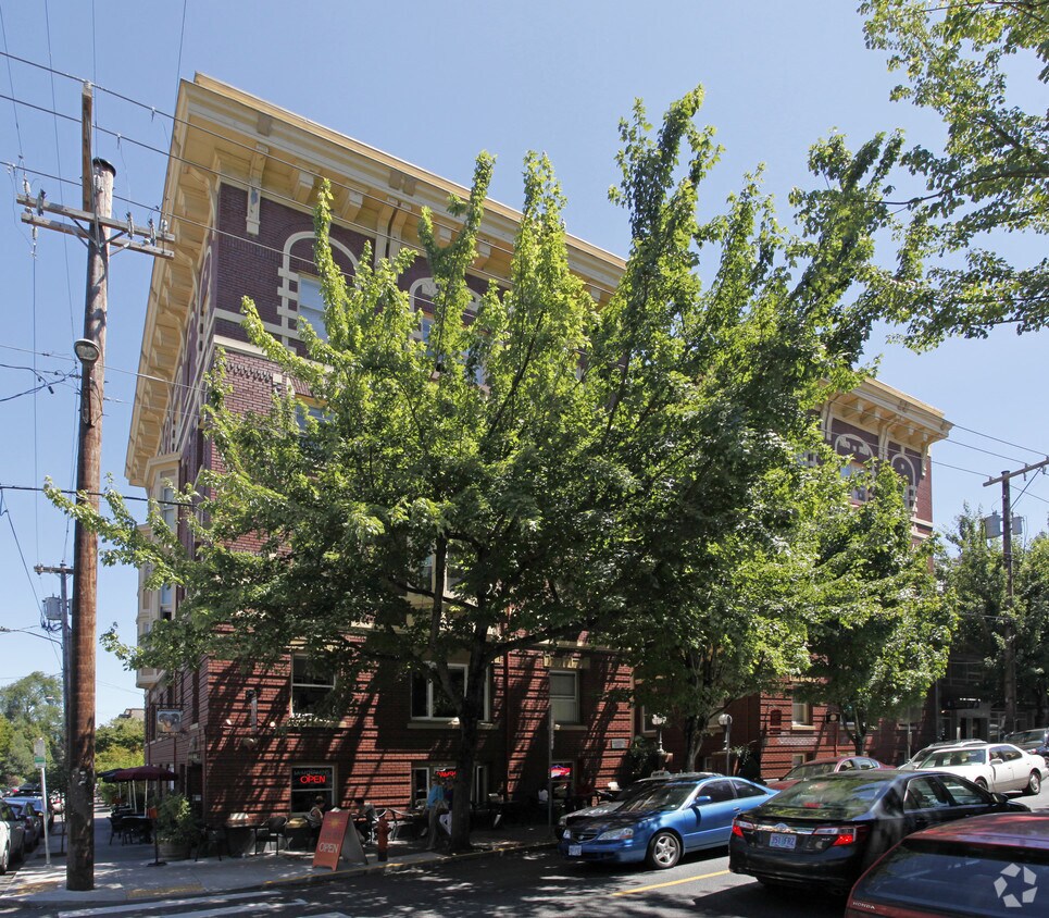Foto del edificio - Campbell Court Apartments
