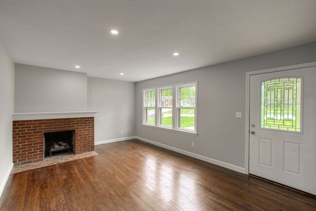 Building Photo - 1020 S 55th St
