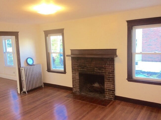 Foto del edificio - 61-63-63 Bartlett Ave