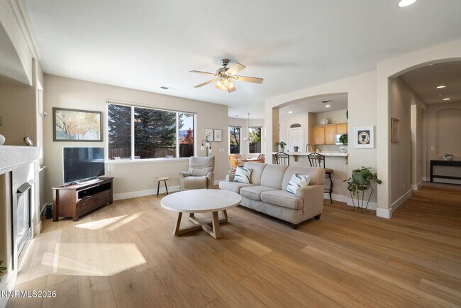 Building Photo - 10560 Vista Alta Dr