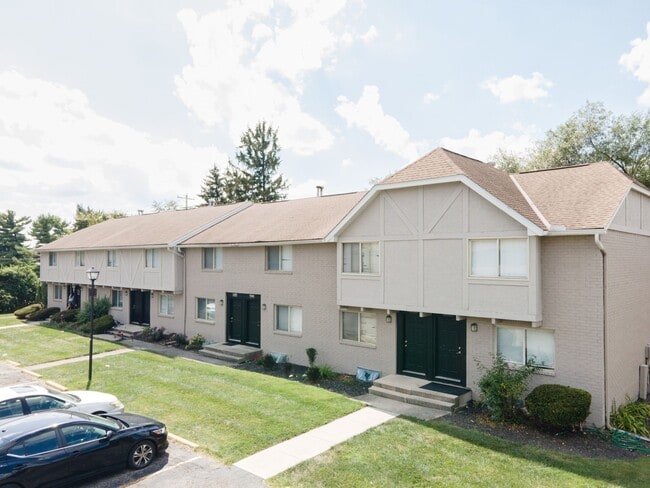 Building Photo - Townhomes at Fairways
