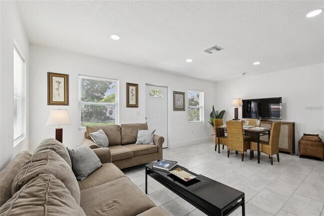 Foto del edificio - 3530 Goodrich Ave