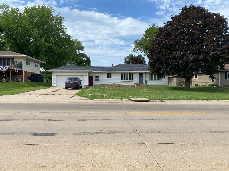 Foto principal - 211 E Lake St