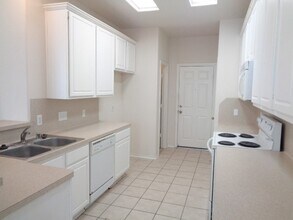 Building Photo - 17147 Oakwood Chase Dr