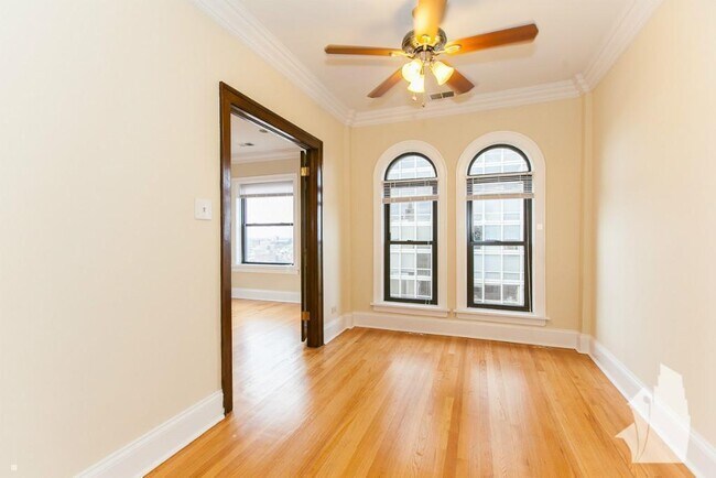 Building Photo - 401 W Fullerton Pkwy