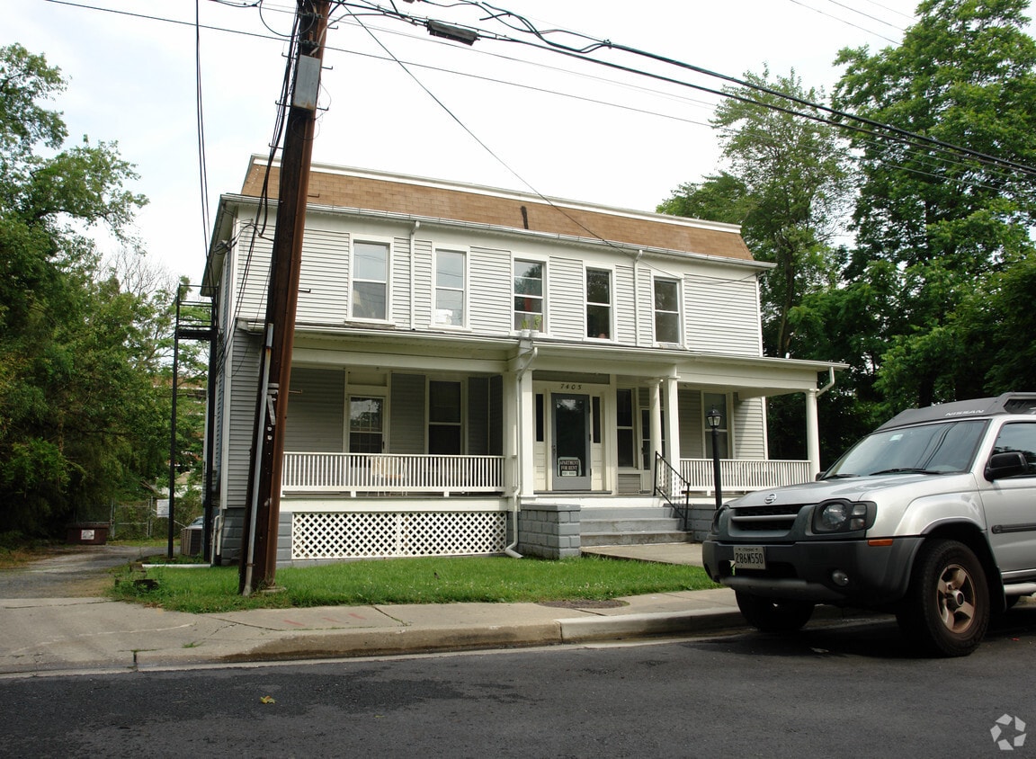 Building Photo - 7405 Columbia Ave