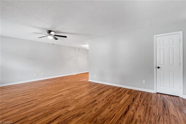 Foto del edificio - 1326 Cushing St