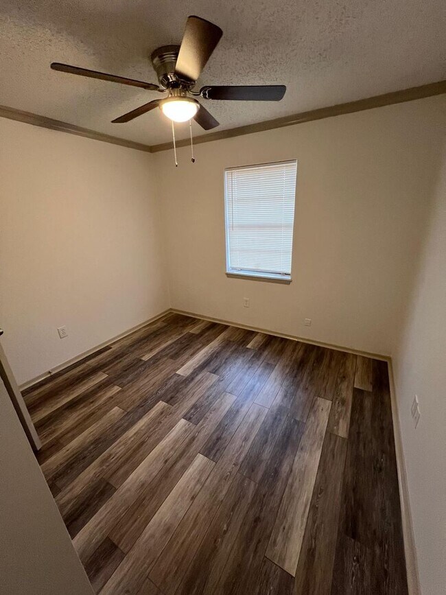 Foto del edificio - 607 Waggoner St