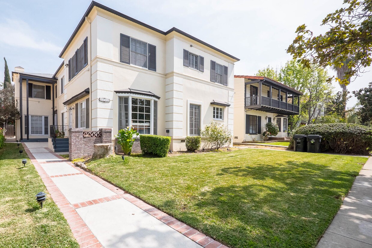 Foto principal - 1065 S Genesee Ave