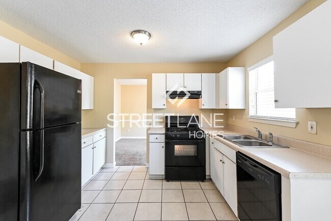 Building Photo - Charming 3 Bedroom in Lithonia!