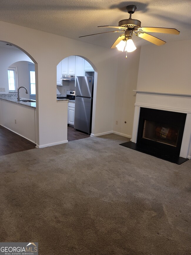 Building Photo - 5011 Larkspur Ln
