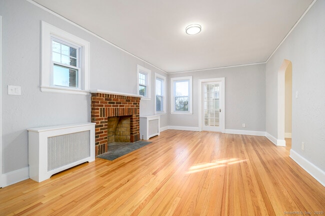 Foto del edificio - 58 Mayflower Ave