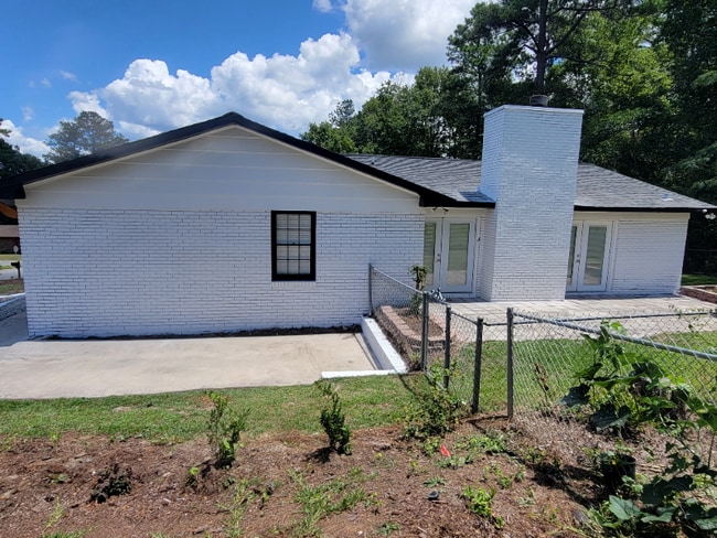 Building Photo - 3579 Kingsview Dr