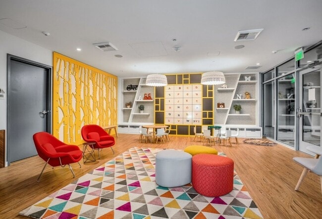 Building Photo - 1Bd/1.5Ba Bellevue Condo