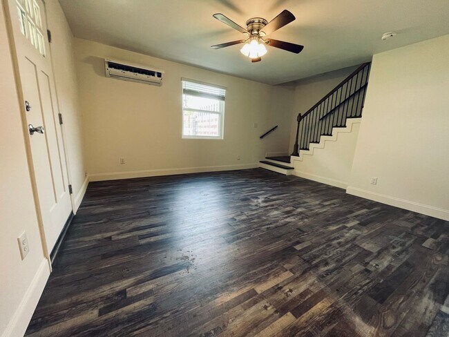 Foto del edificio - 2500 E 19th St